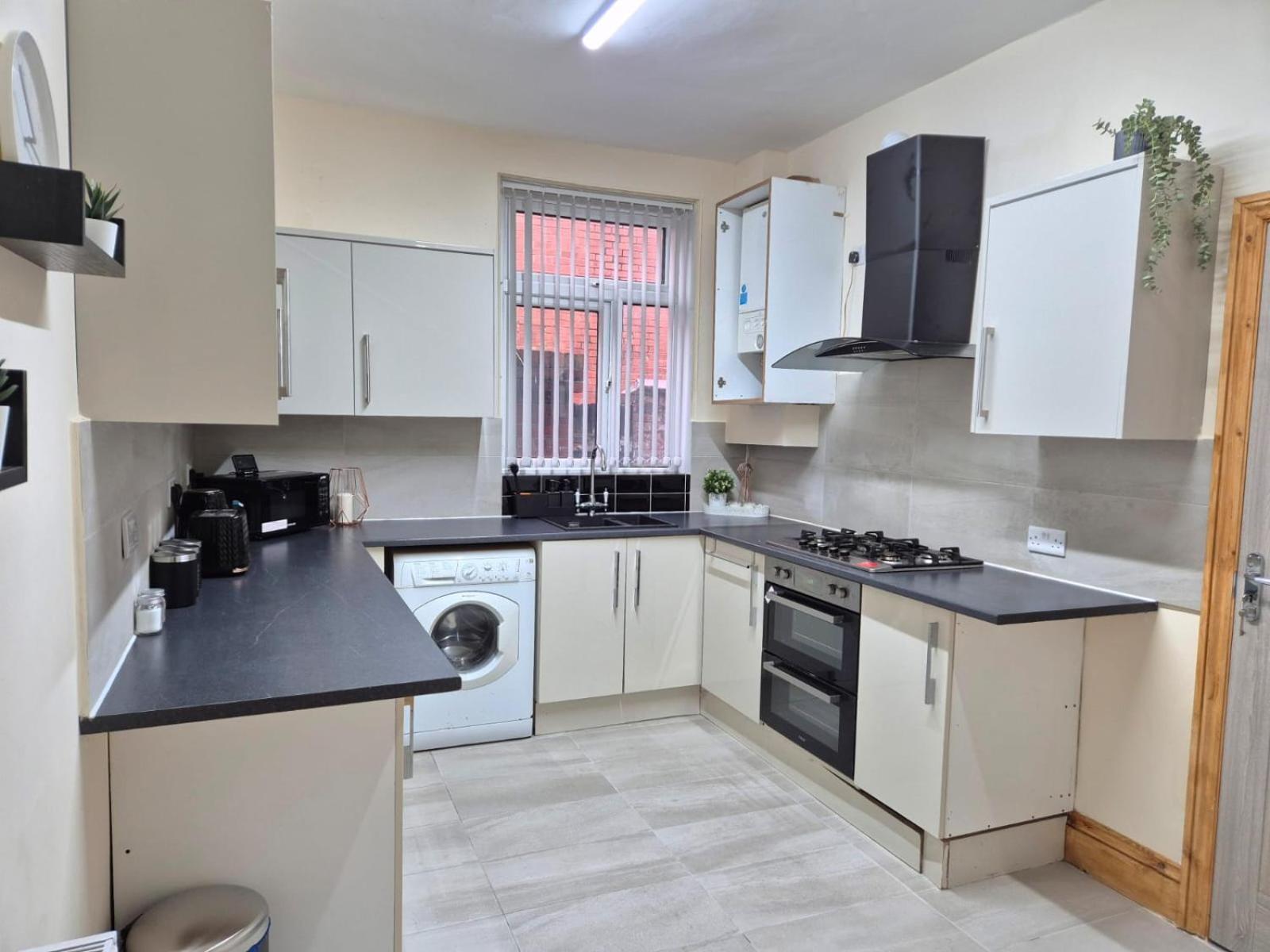 Rooms In Manchester 6 Minutes Drive To Victoria Station Exteriér fotografie