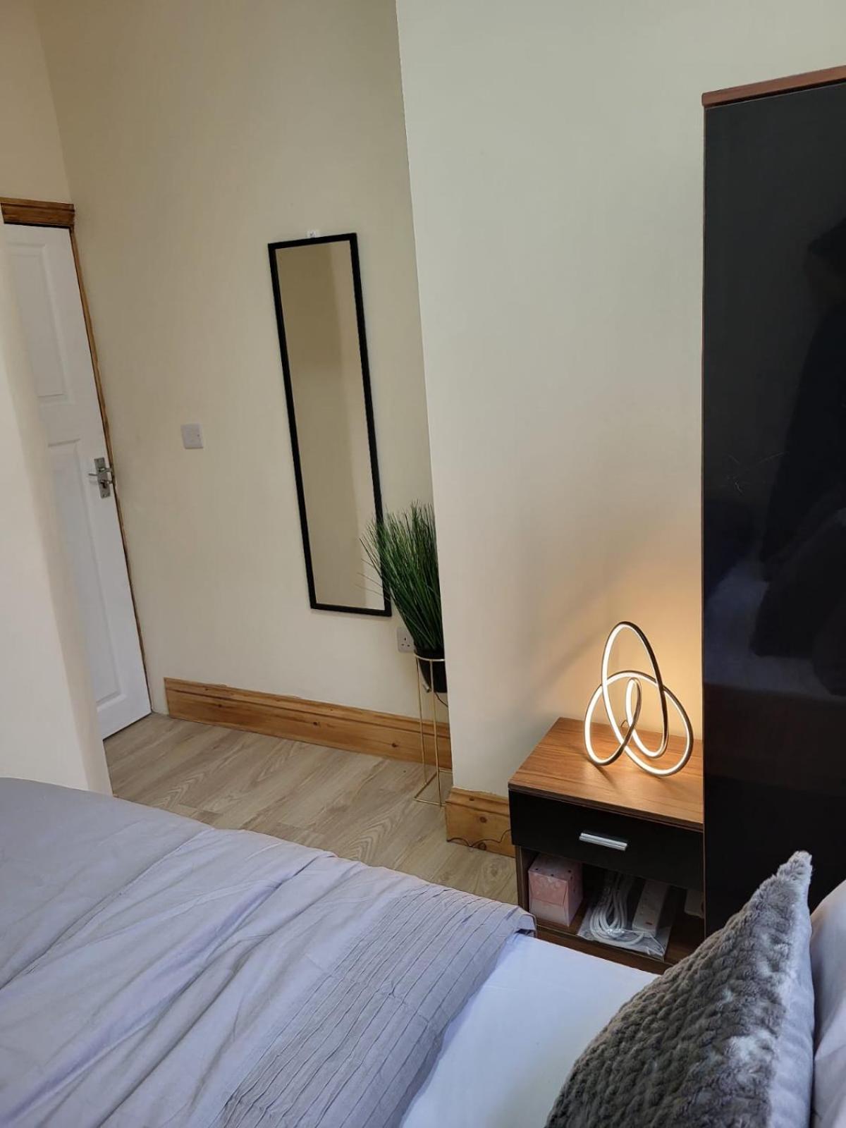 Rooms In Manchester 6 Minutes Drive To Victoria Station Exteriér fotografie